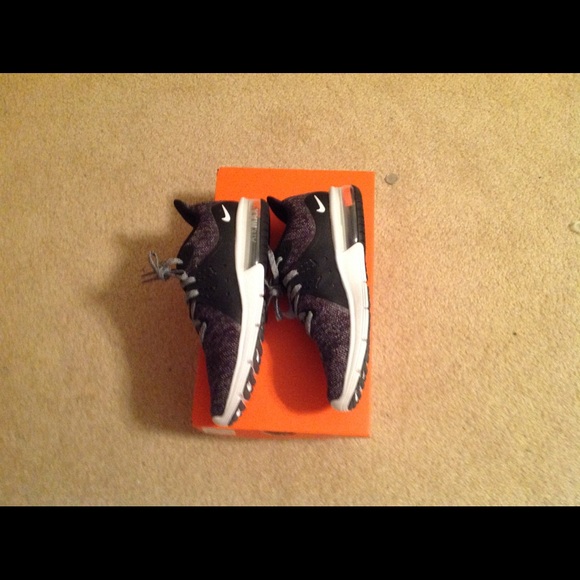 Nike Air Maxsequent 3 8 1/2 - Picture 4 of 4